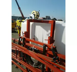 Обпріскувач навісній 600 л/12 м Обпріскувач навісній 600 л/12 м