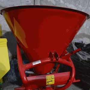 Разбрасыватель 500 л Разбрасыватель 500 л